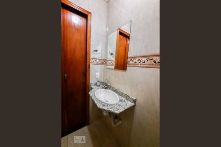 Casa para alugar com 234m², 4 quartos e 5 vagas Casa para alugar com 234m², 4 quartos e 5 vagasBanheiro de Serviço