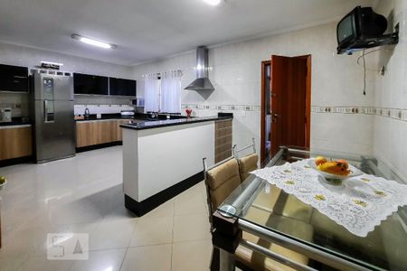 Casa para alugar com 234m², 4 quartos e 5 vagas Casa para alugar com 234m², 4 quartos e 5 vagasCozinha