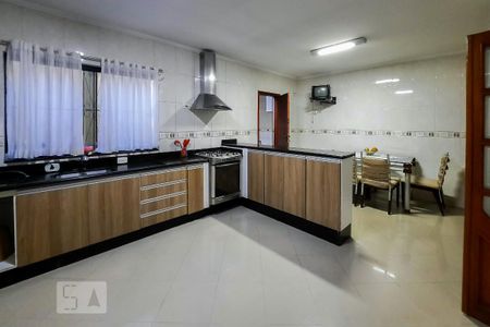 Casa para alugar com 234m², 4 quartos e 5 vagas Casa para alugar com 234m², 4 quartos e 5 vagasCozinha