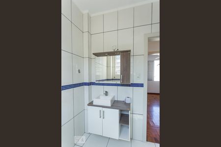 Banheiro de apartamento à venda com 3 quartos, 70m² em Cavalhada, Porto Alegre