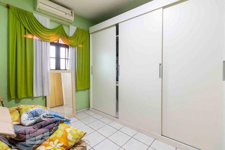 Quarto 2 de casa para alugar com 2 quartos, 90m² em Jardim Danfer, São Paulo