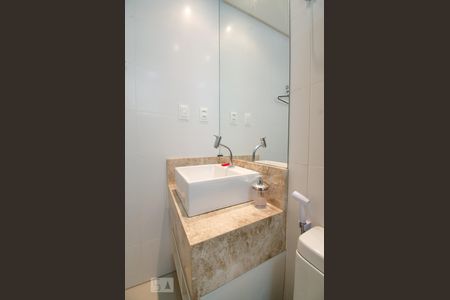 Banheiro Corredor de apartamento para alugar com 3 quartos, 103m² em Jardim Apipema, Salvador