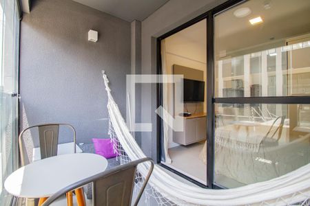 Varanda de kitnet/studio para alugar com 1 quarto, 25m² em Pinheiros, São Paulo