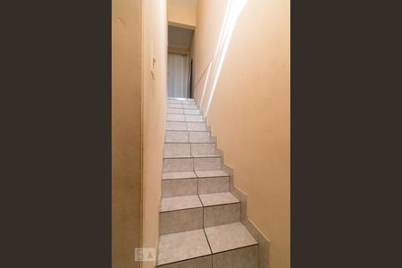 Escadas de casa à venda com 2 quartos, 250m² em Vila Augusta, Guarulhos