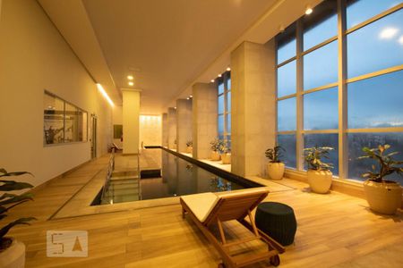 Studio para alugar com 46m², 1 quarto e 1 vaga Studio para alugar com 46m², 1 quarto e 1 vagaPiscina