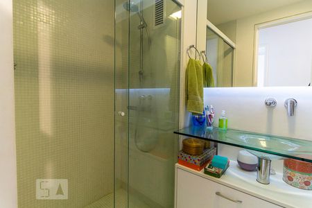 Banheiro de apartamento para alugar com 2 quartos, 70m² em Campo Belo, São Paulo