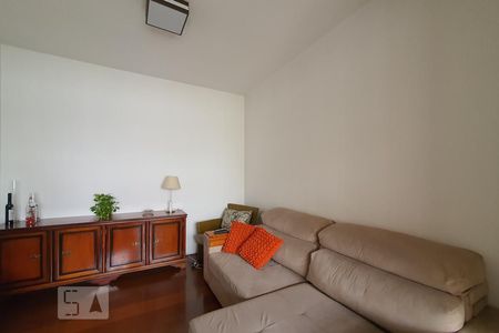 Sala de TV de casa para alugar com 4 quartos, 780m² em Vila Monumento, São Paulo