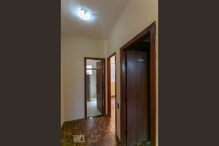 Corredor de apartamento para alugar com 3 quartos, 120m² em Copacabana, Belo Horizonte