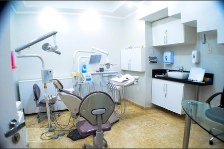 Casa para alugar com 800m², 5 quartos e 6 vagas Casa para alugar com 800m², 5 quartos e 6 vagasConsultório 1