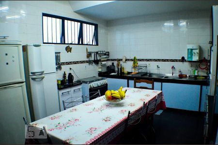 Casa para alugar com 800m², 5 quartos e 6 vagas Casa para alugar com 800m², 5 quartos e 6 vagasCozinha