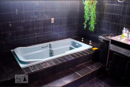 Casa para alugar com 800m², 5 quartos e 6 vagas Casa para alugar com 800m², 5 quartos e 6 vagasBanheiro do Quarto 2