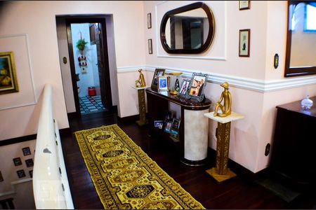 Casa para alugar com 800m², 5 quartos e 6 vagas Casa para alugar com 800m², 5 quartos e 6 vagasAcesso aos quartos