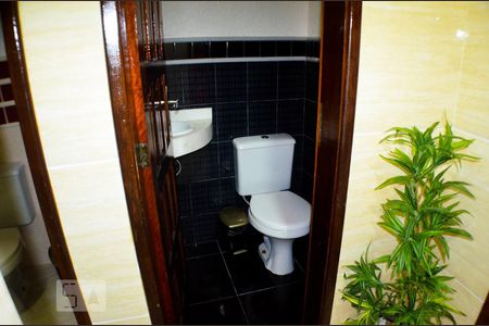 Casa para alugar com 800m², 5 quartos e 6 vagas Casa para alugar com 800m², 5 quartos e 6 vagasMais 3 banheiros