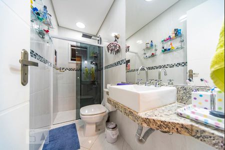 Banheiro de apartamento à venda com 3 quartos, 220m² em Vila Gilda, Santo André