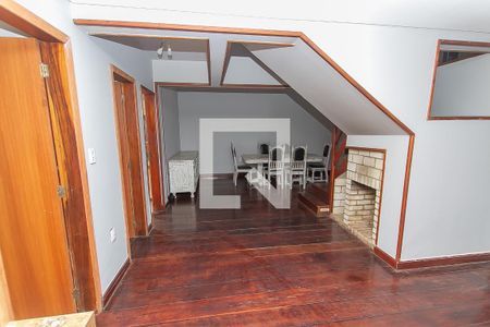 Sala 3 ambientes de casa para alugar com 3 quartos, 270m² em Vila Ipiranga, Porto Alegre