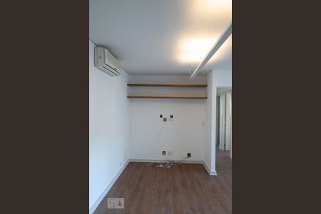 Sala de apartamento para alugar com 3 quartos, 76m² em Vila Olímpia, São Paulo