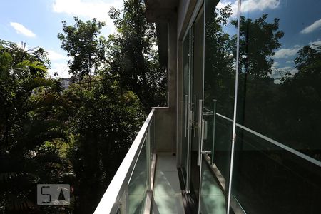 Varanda da Suíte 1 de casa para alugar com 3 quartos, 160m² em Jardim das Vertentes, São Paulo