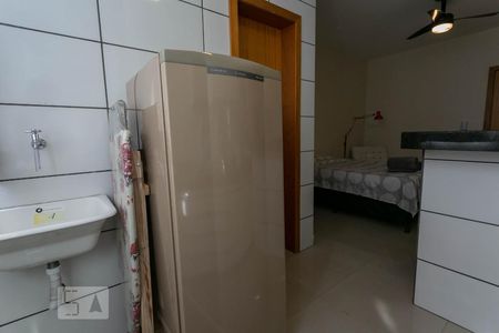 Cozinha e Área de Serviço de kitnet/studio para alugar com 1 quarto, 28m² em Vila Paquetá, Belo Horizonte