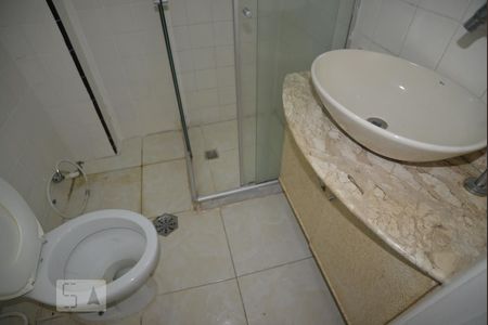 Banheiro da suíte de apartamento para alugar com 1 quarto, 40m² em Centro, Rio de Janeiro