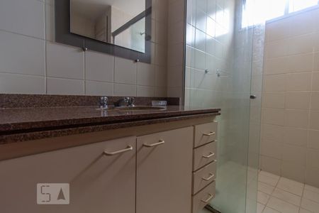 Banheiro de apartamento para alugar com 1 quarto, 47m² em Funcionários, Belo Horizonte