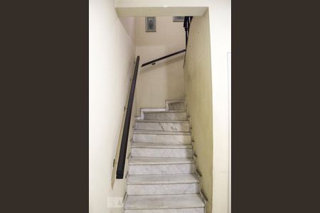 Escada de casa à venda com 3 quartos, 190m² em Moema, São Paulo