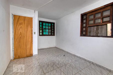 Quarto 2 de casa para alugar com 2 quartos, 66m² em Cajuru, Curitiba