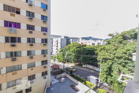 Sala vista de apartamento para alugar com 2 quartos, 65m² em Tanque, Rio de Janeiro