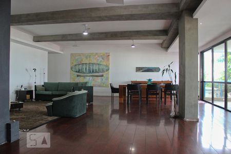 Sala de apartamento à venda com 4 quartos, 325m² em Barra da Tijuca, Rio de Janeiro