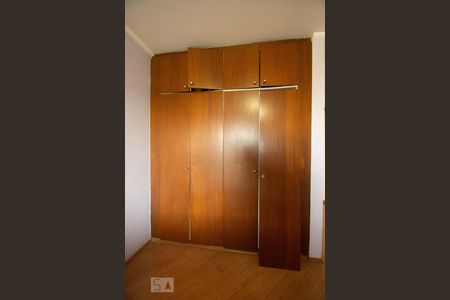 Apartamento à venda com 317m², 4 quartos e 3 vagas Apartamento à venda com 317m², 4 quartos e 3 vagasArmário do Quarto 2