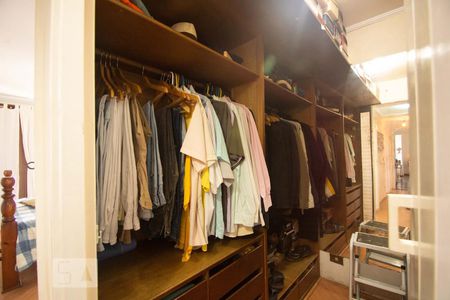 Apartamento à venda com 317m², 4 quartos e 3 vagas Apartamento à venda com 317m², 4 quartos e 3 vagasCloset do Quarto 3