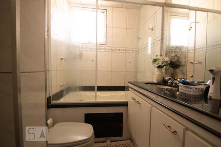 Apartamento à venda com 317m², 4 quartos e 3 vagas Apartamento à venda com 317m², 4 quartos e 3 vagasBanheiro do Quarto 3