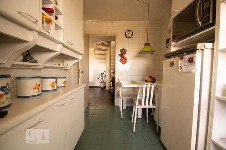 Apartamento à venda com 317m², 4 quartos e 3 vagas Apartamento à venda com 317m², 4 quartos e 3 vagasCozinha