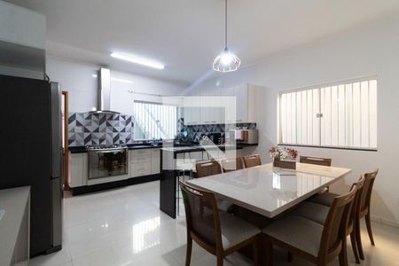 Casa à venda com 220m², 3 quartos e 2 vagas