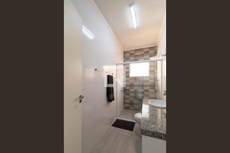 Casa à venda com 220m², 3 quartos e 2 vagas Casa à venda com 220m², 3 quartos e 2 vagasBanheiro