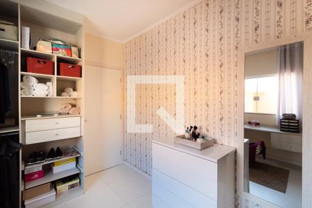 Casa à venda com 220m², 3 quartos e 2 vagas Casa à venda com 220m², 3 quartos e 2 vagasCloset da suíte