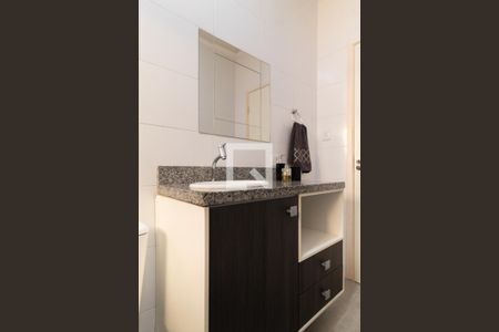 Casa à venda com 220m², 3 quartos e 2 vagas Casa à venda com 220m², 3 quartos e 2 vagasBanheiro