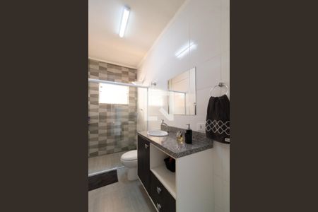 Casa à venda com 220m², 3 quartos e 2 vagas Casa à venda com 220m², 3 quartos e 2 vagasBanheiro