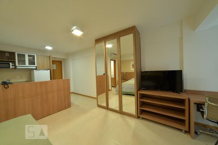 Sala de apartamento para alugar com 1 quarto, 33m² em Asa Norte, Brasília