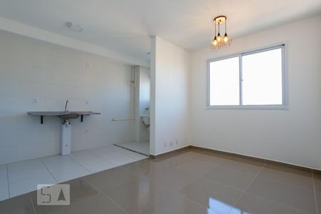 Sala de apartamento para alugar com 2 quartos, 41m² em Vila Zat, São Paulo