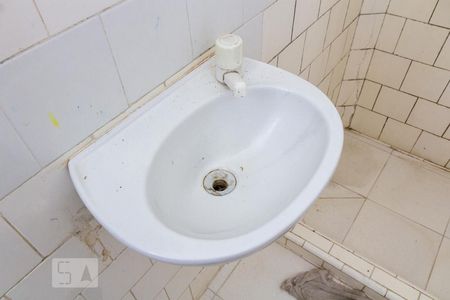 Banheiro de kitnet/studio para alugar com 1 quarto, 19m² em Tijuca, Rio de Janeiro