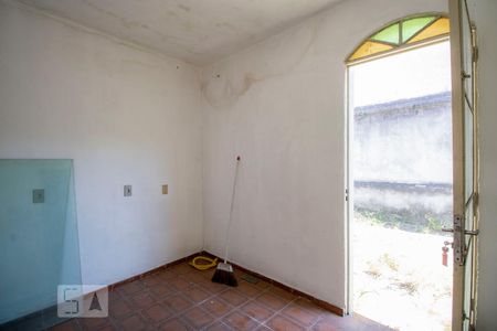 Sala de casa para alugar com 2 quartos, 360m² em Cachoeirinha, Belo Horizonte