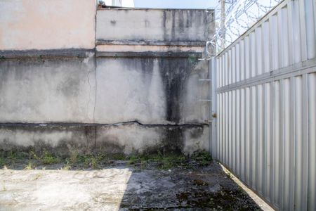 Vista de casa para alugar com 2 quartos, 360m² em Cachoeirinha, Belo Horizonte