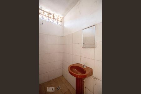 Banheiro de casa para alugar com 2 quartos, 360m² em Cachoeirinha, Belo Horizonte