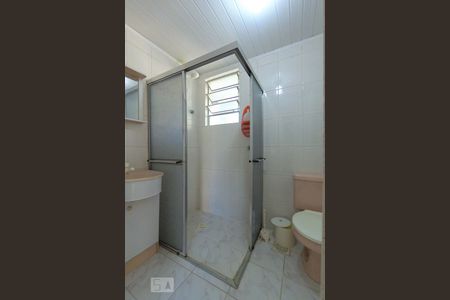 Banheiro de apartamento para alugar com 2 quartos, 56m² em Humaitá, Porto Alegre