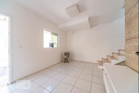 Sala de casa de condomínio para alugar com 2 quartos, 87m² em Jardim Stella, Santo André