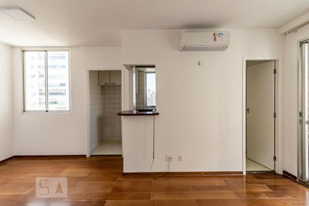 Sala de apartamento para alugar com 2 quartos, 70m² em Indianópolis, São Paulo