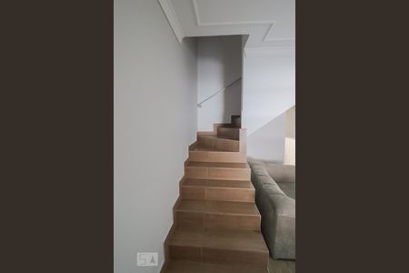 Escada de casa à venda com 3 quartos, 175m² em Jardim Almeida Prado, Guarulhos