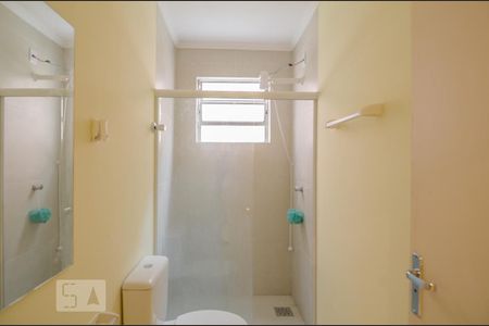 Banheiro de apartamento à venda com 1 quarto, 44m² em Menino Deus, Porto Alegre