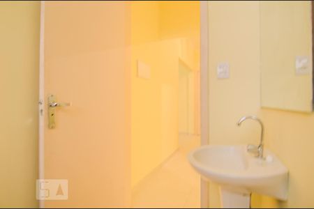 Banheiro de apartamento à venda com 1 quarto, 44m² em Menino Deus, Porto Alegre