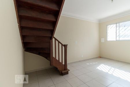 Sala de casa de condomínio para alugar com 2 quartos, 85m² em Vila Prudente, São Paulo